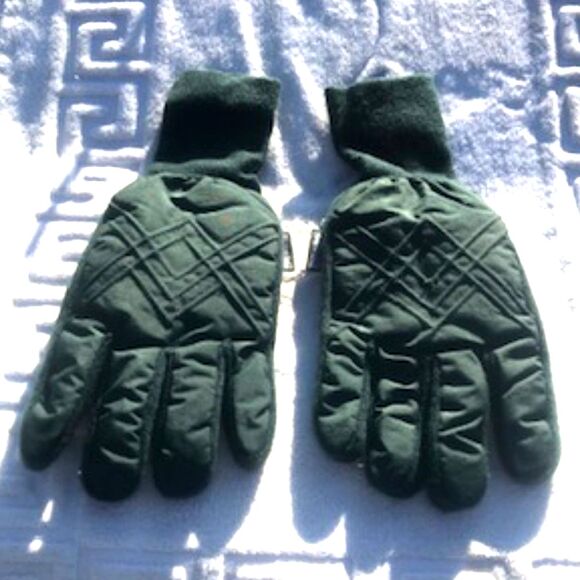 Winter Gloves . by Thinsulate . Never Worn - Picture 2 of 3